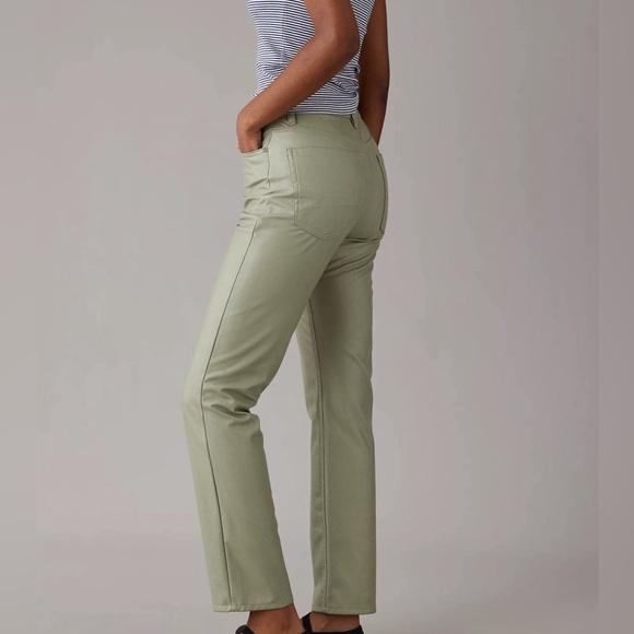 (#130) AMERICAN EAGLE Stretch Vegan Leather Super High-Waisted Straight Pant - Picture 3 of 6